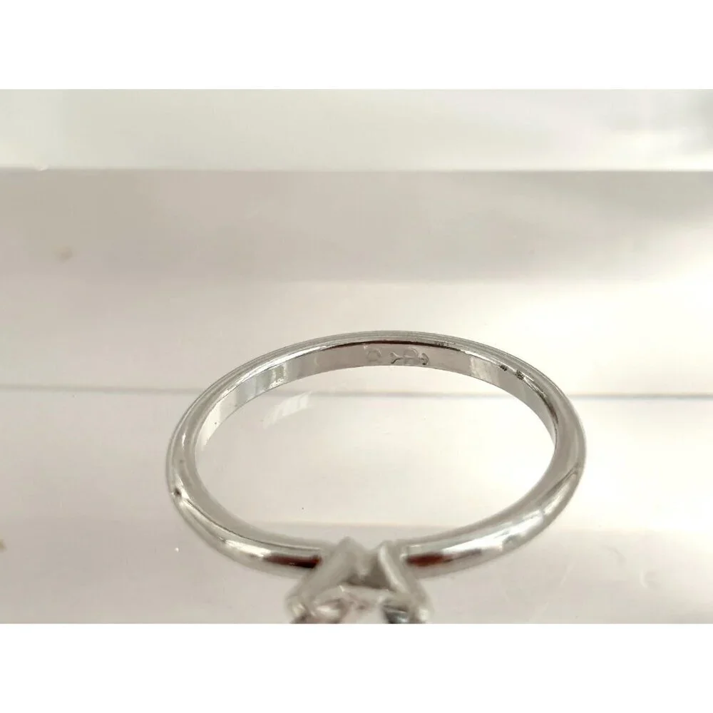 Minimalist Silver Toned Vintage Solitaire Cubic Zirconia Gemstone Ring - sz 8